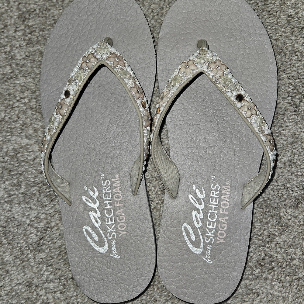 Skechers Women's Cali Yoga Foam Sandals - Beige